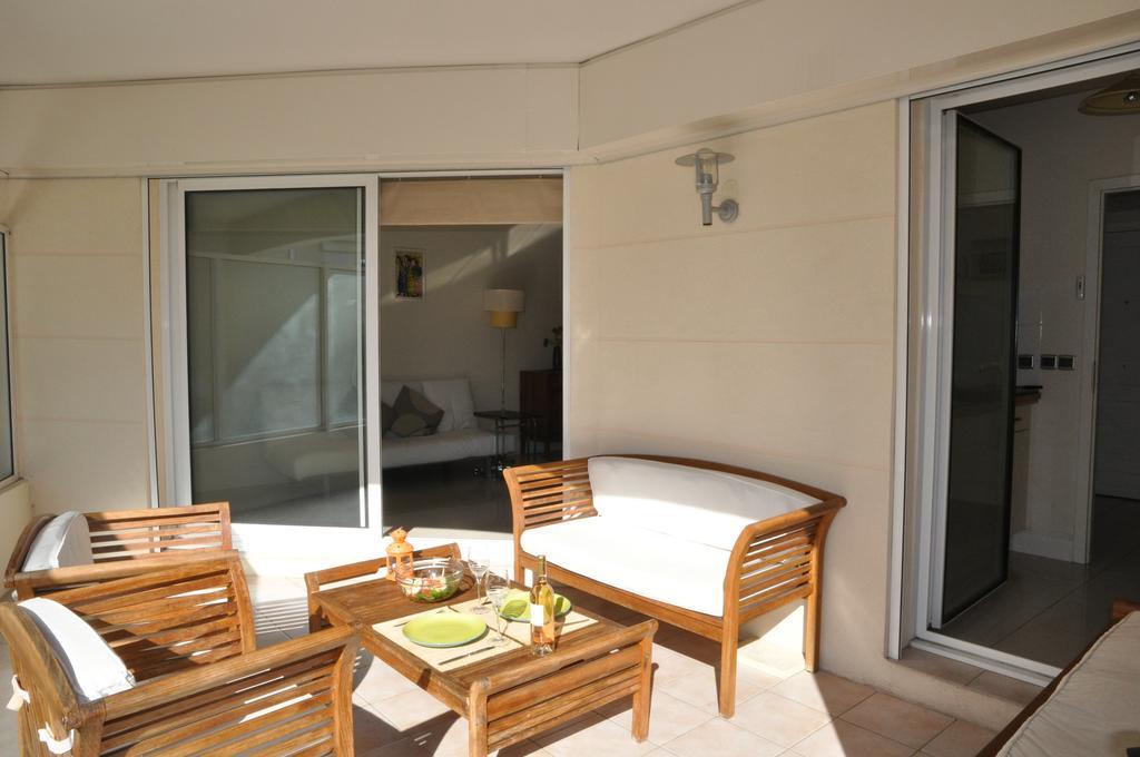 Cannes Seafront Haven: Modern 2-Bed Apartment with Pool Exterior photo