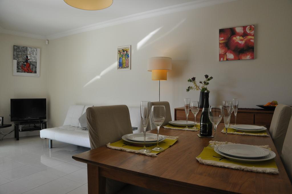 Cannes Seafront Haven: Modern 2-Bed Apartment with Pool Exterior photo