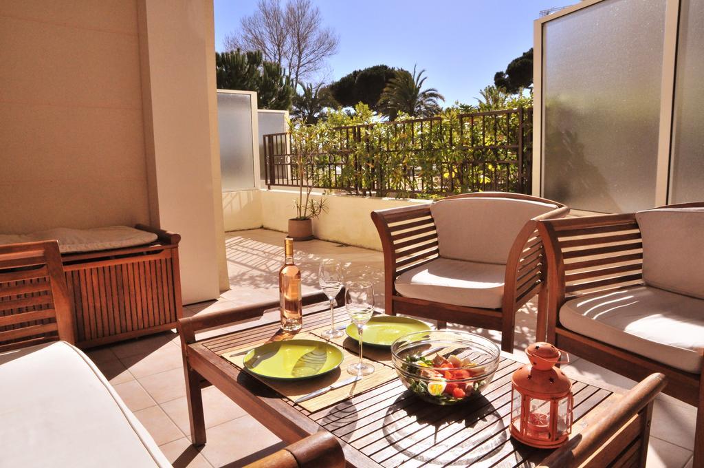 Cannes Seafront Haven: Modern 2-Bed Apartment with Pool Exterior photo