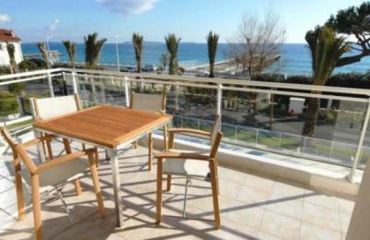 Cannes Seafront Haven: Modern 2-Bed Apartment with Pool Exterior photo