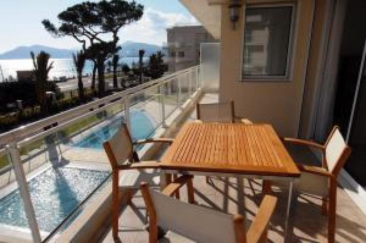 Cannes Seafront Haven: Modern 2-Bed Apartment with Pool Exterior photo